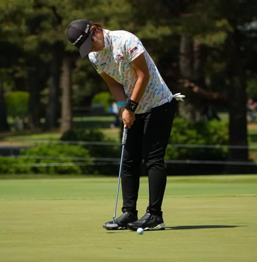 穴井詩パッティングストローク