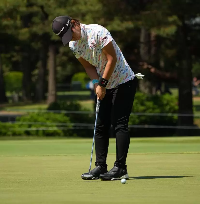 穴井詩パッティングストローク