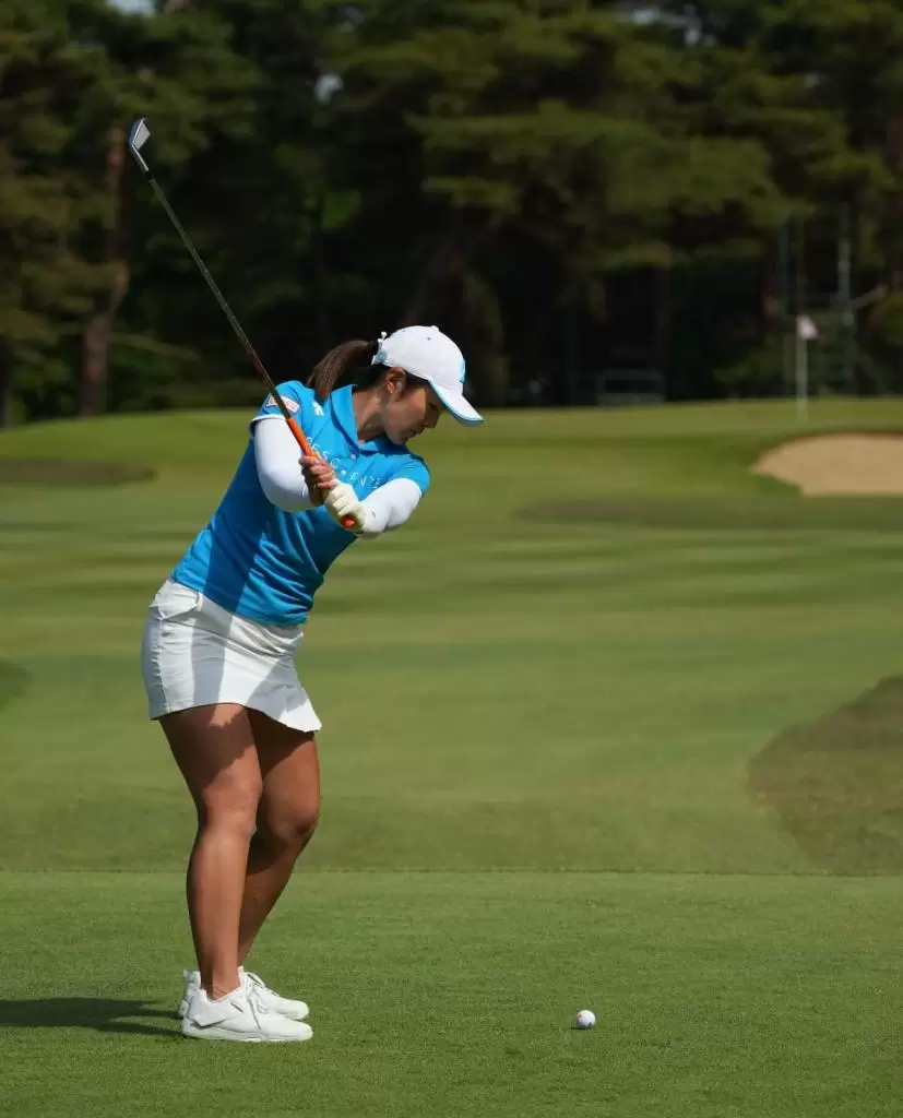 渡邉彩香のアイアンスイング