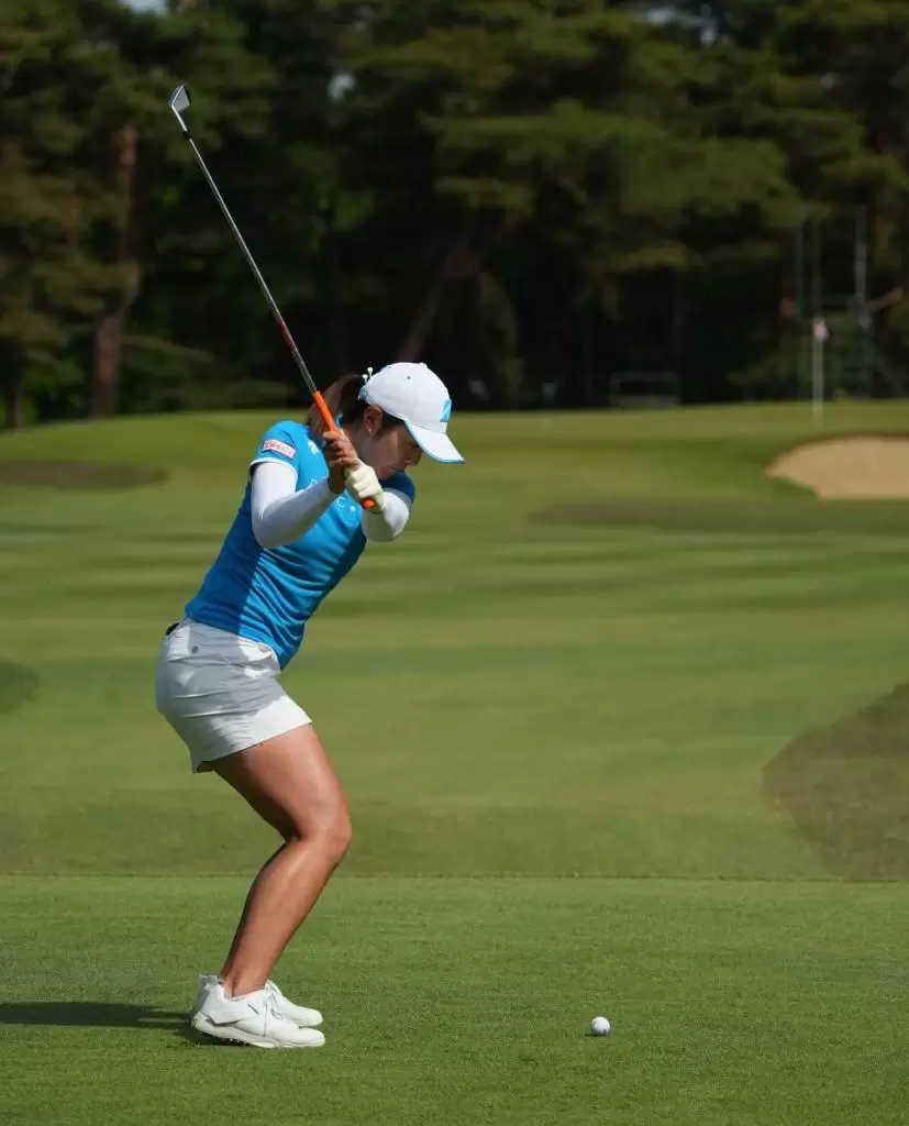 渡邉彩香のアイアンスイング