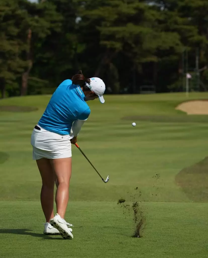 渡邉彩香のアイアンスイング