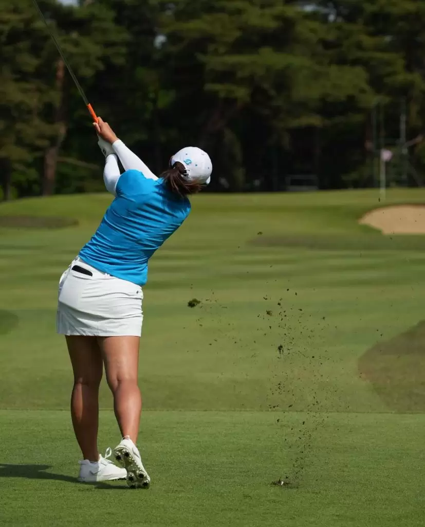 渡邉彩香のアイアンスイング