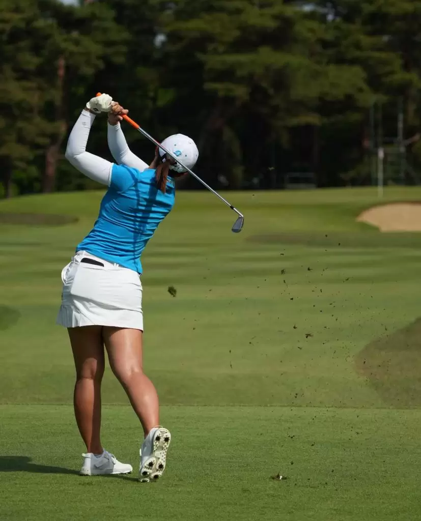 渡邉彩香のアイアンスイング