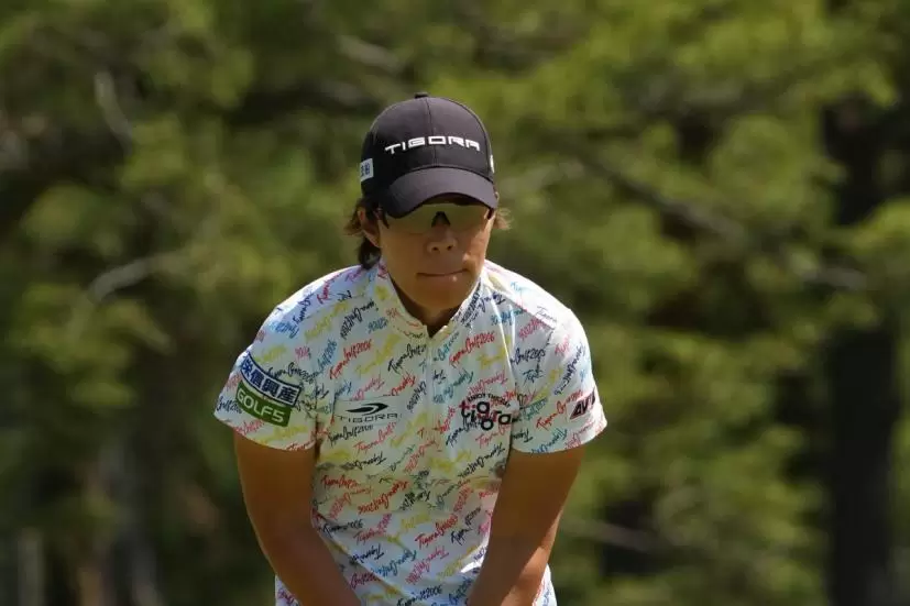 穴井詩のアイアンスイング連続写真