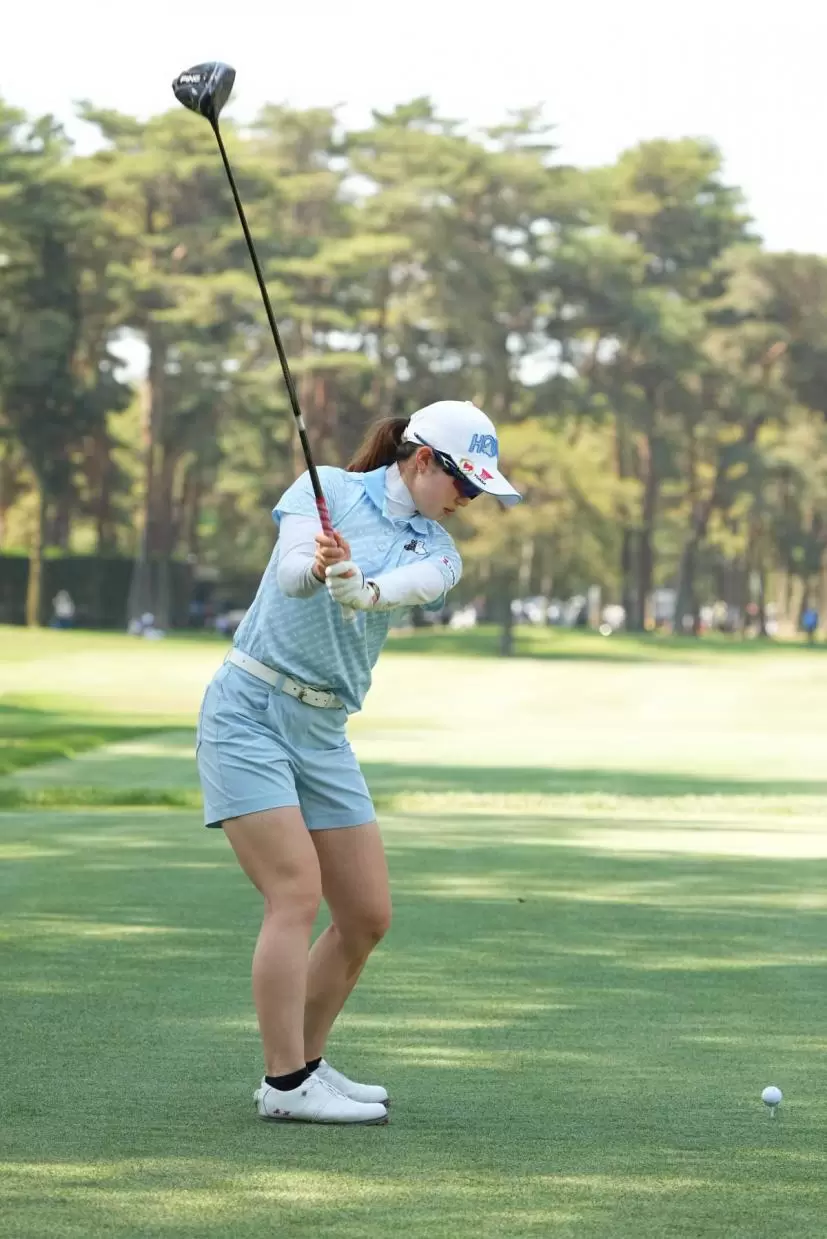 蛭田みな美のドライバースイング連続写真