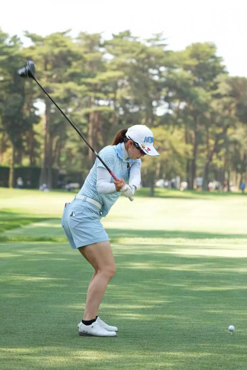 蛭田みな美のドライバースイング連続写真