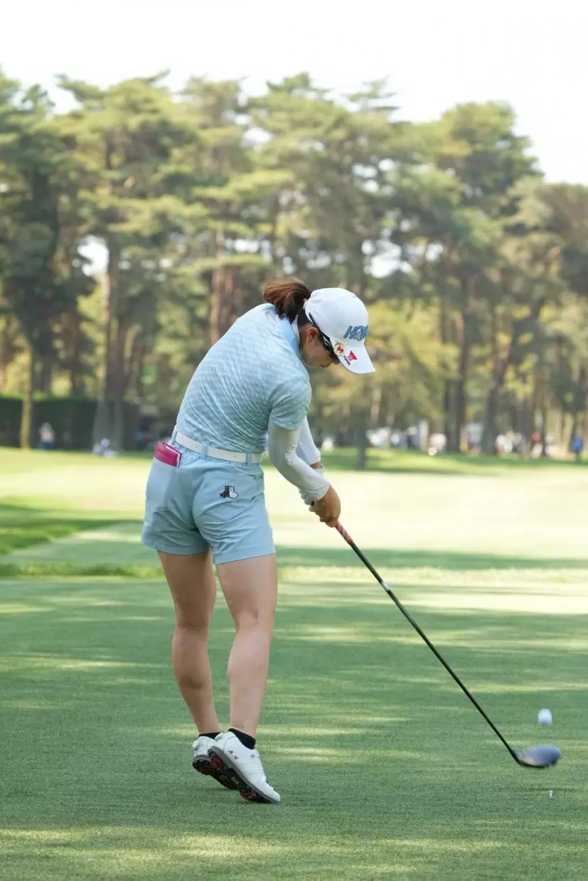 蛭田みな美のドライバースイング連続写真