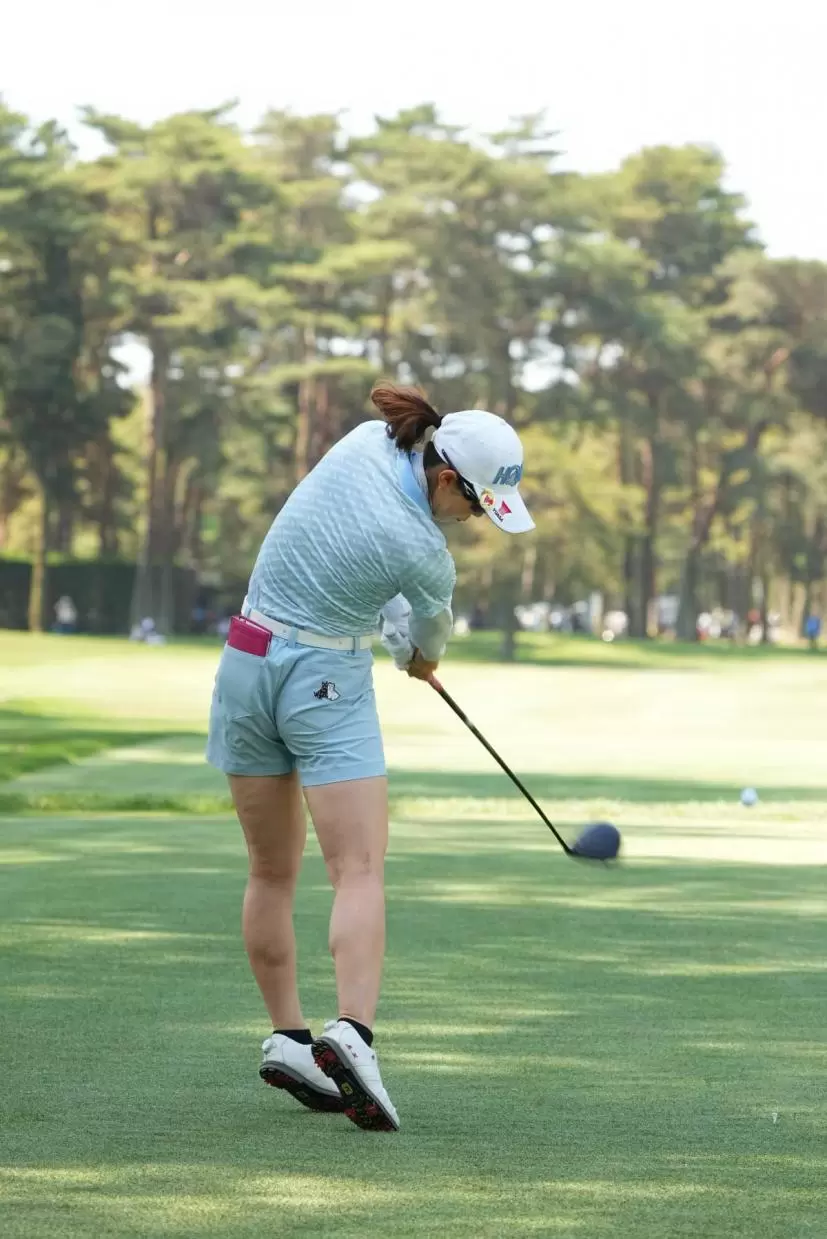 蛭田みな美のドライバースイング連続写真