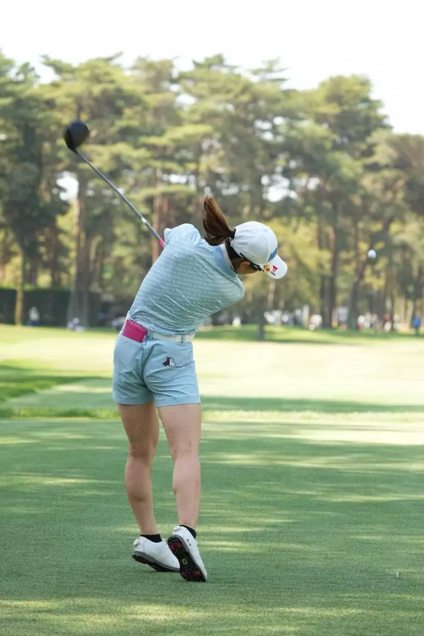 蛭田みな美のドライバースイング連続写真