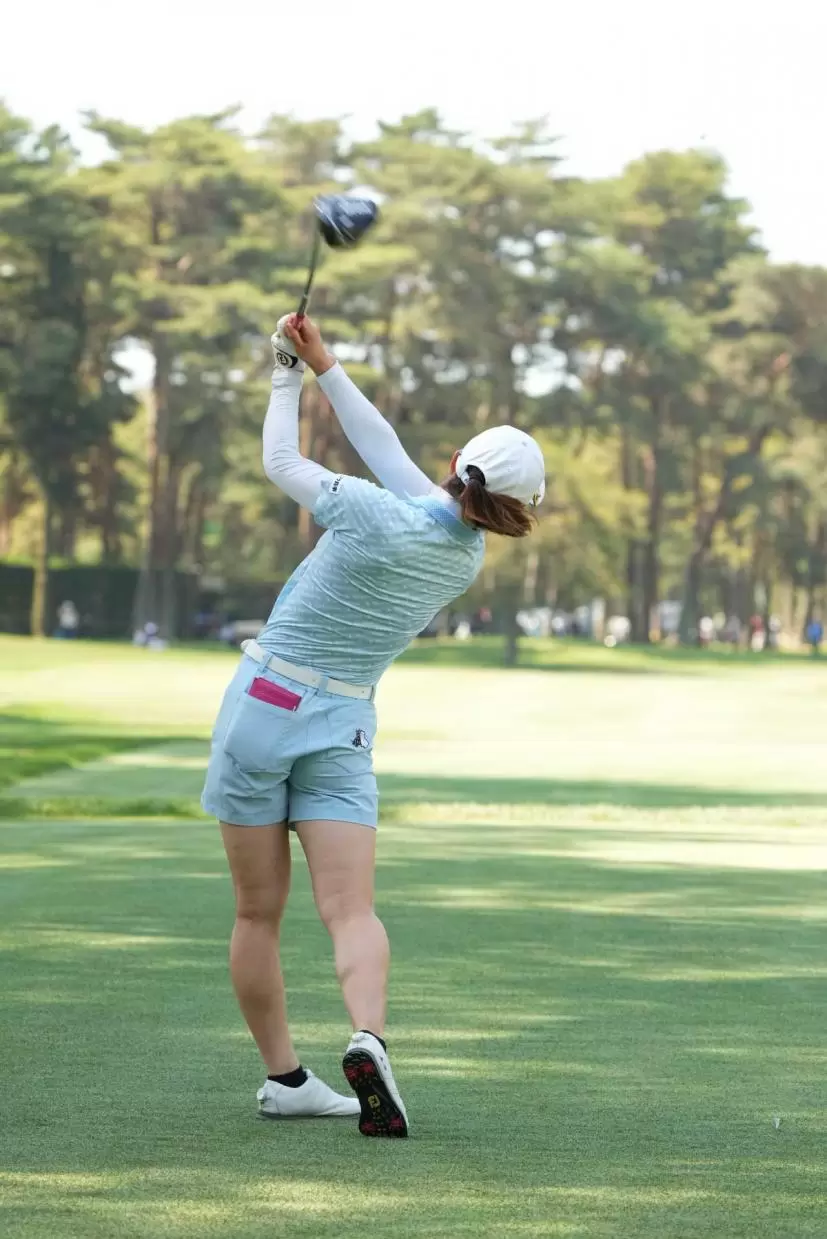 蛭田みな美のドライバースイング連続写真