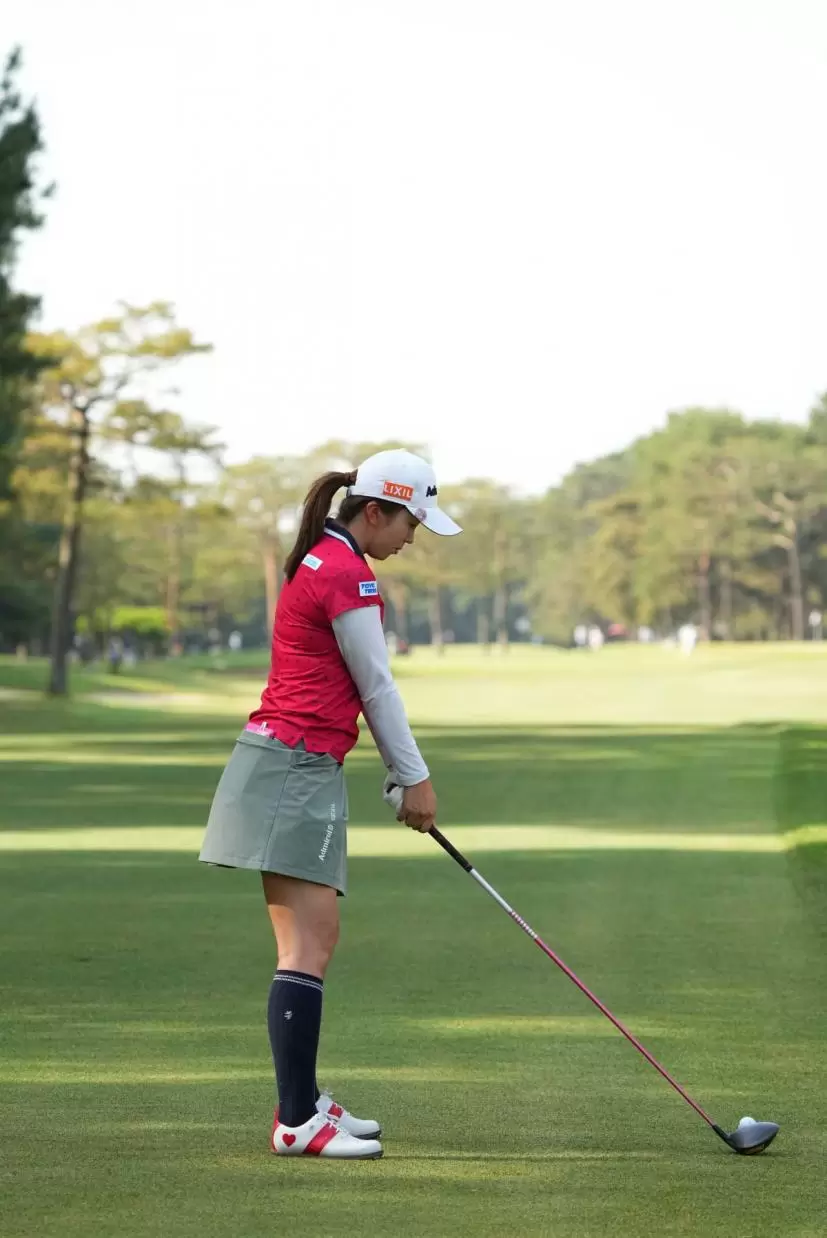 堀琴音のドライバースイング連続写真