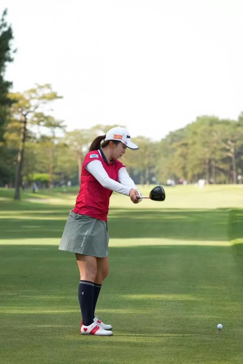 堀琴音のドライバースイング連続写真