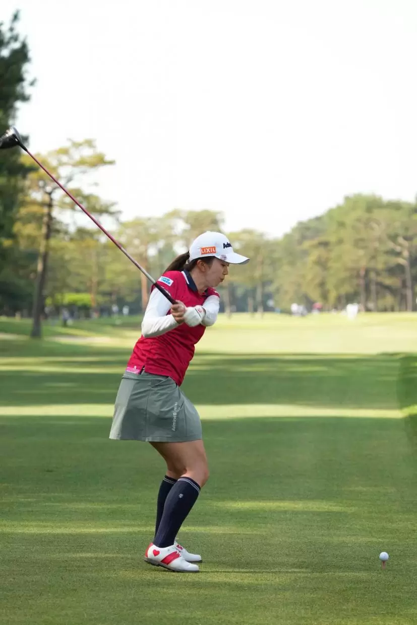 堀琴音のドライバースイング連続写真