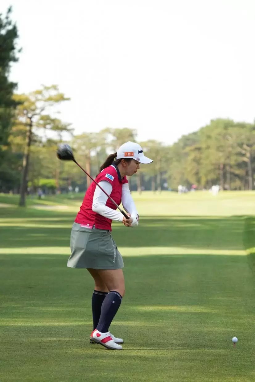 堀琴音のドライバースイング連続写真