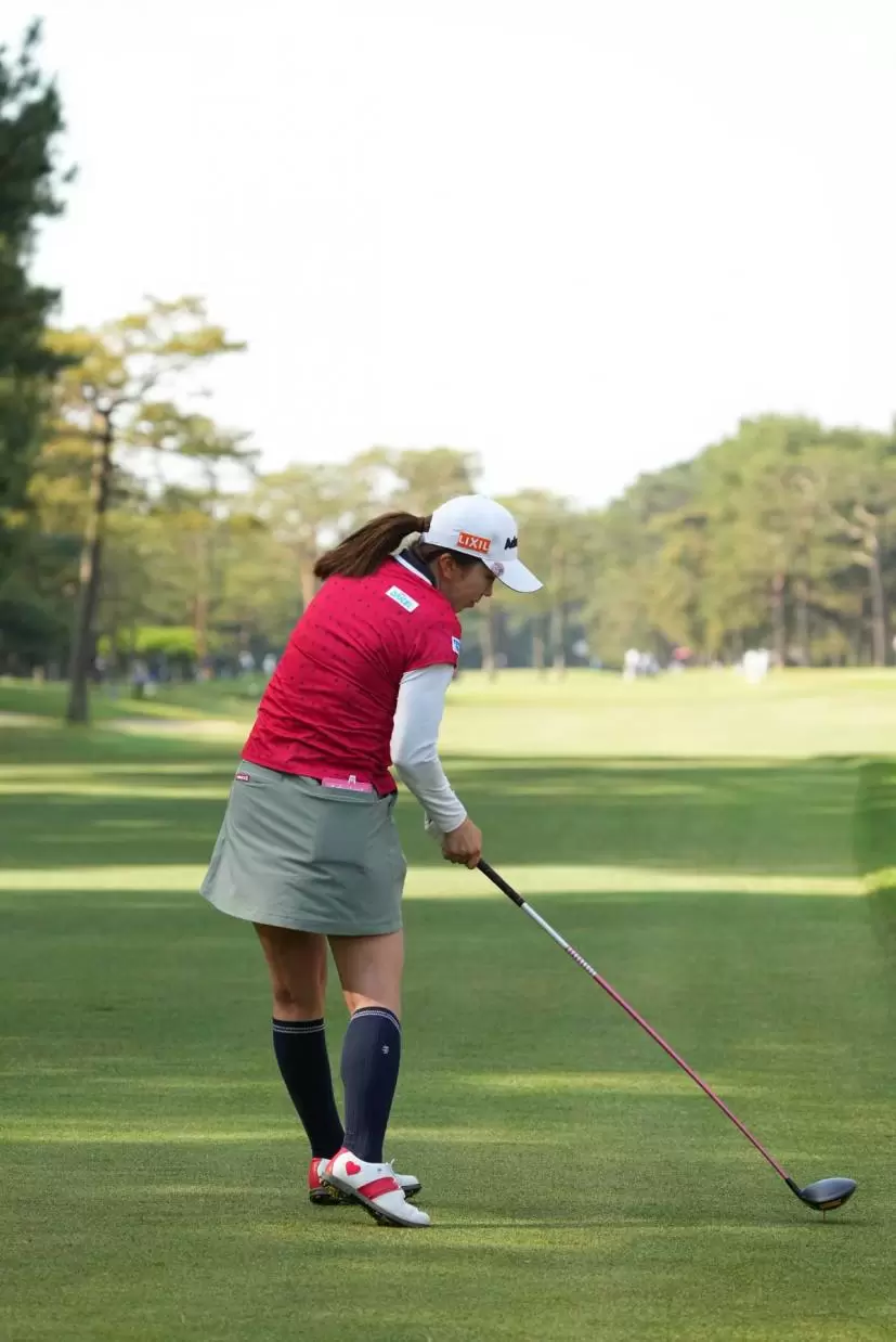 堀琴音のドライバースイング連続写真