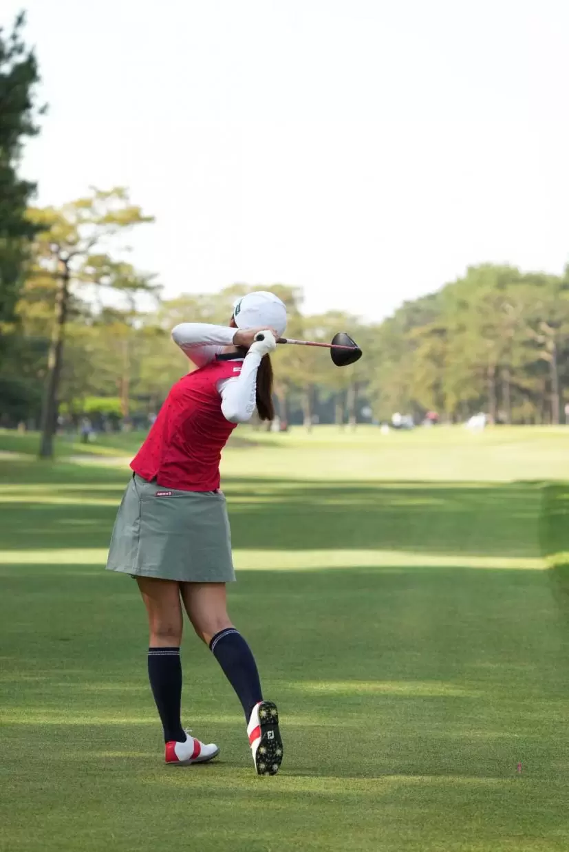 堀琴音のドライバースイング連続写真