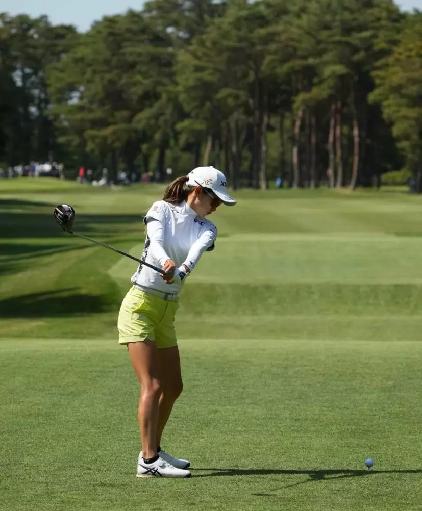 安田祐香のドライバースイング