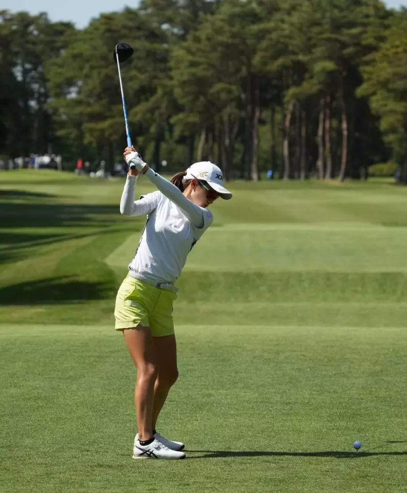 安田祐香のドライバースイング