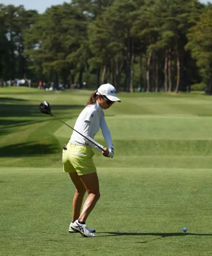 安田祐香のドライバースイング