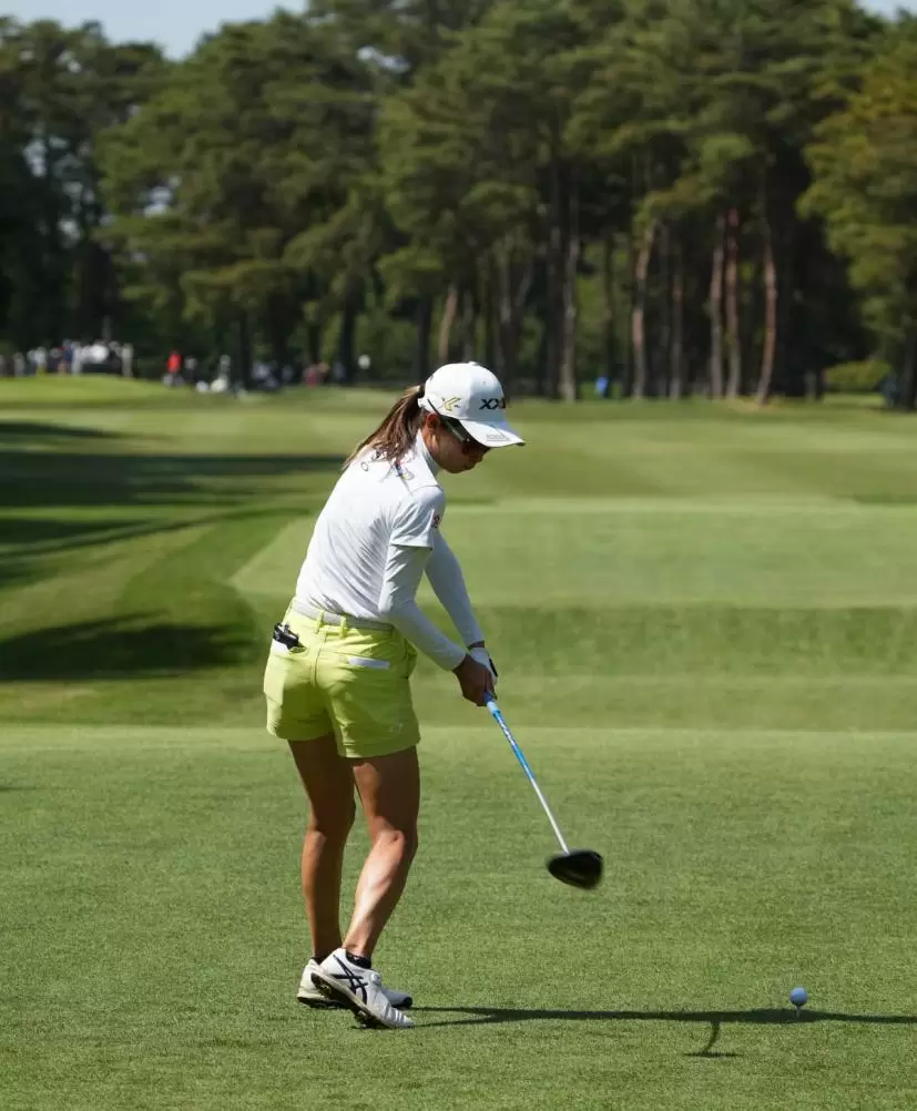 安田祐香のドライバースイング