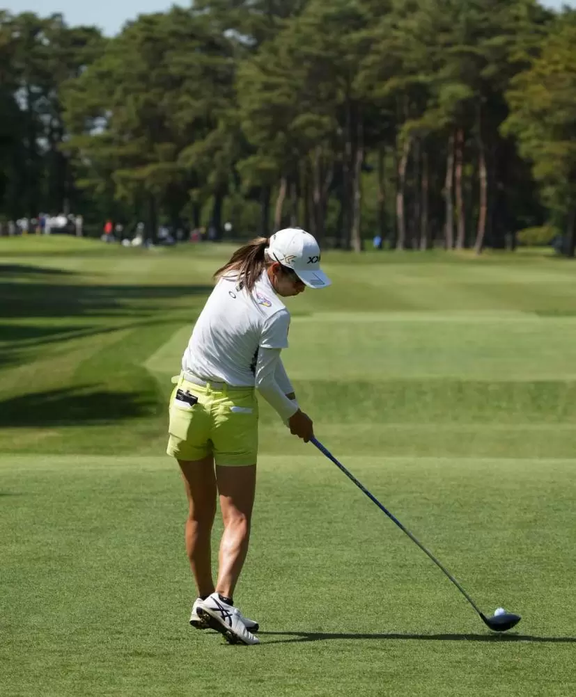 安田祐香のドライバースイング