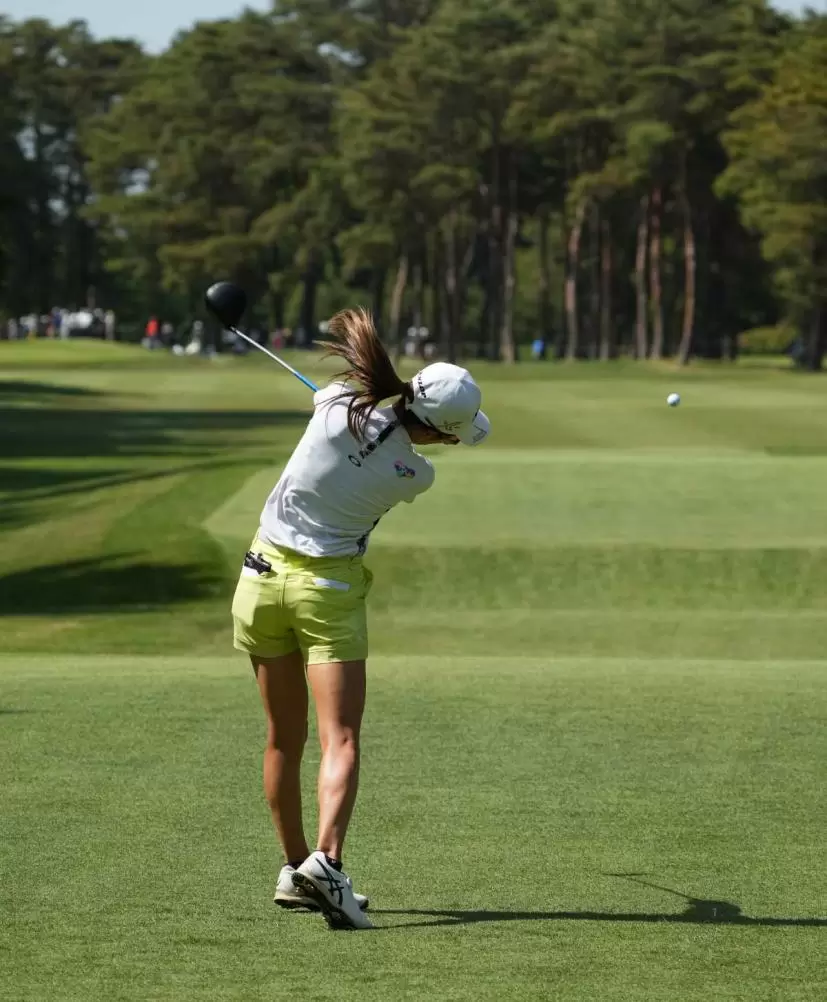 安田祐香のドライバースイング