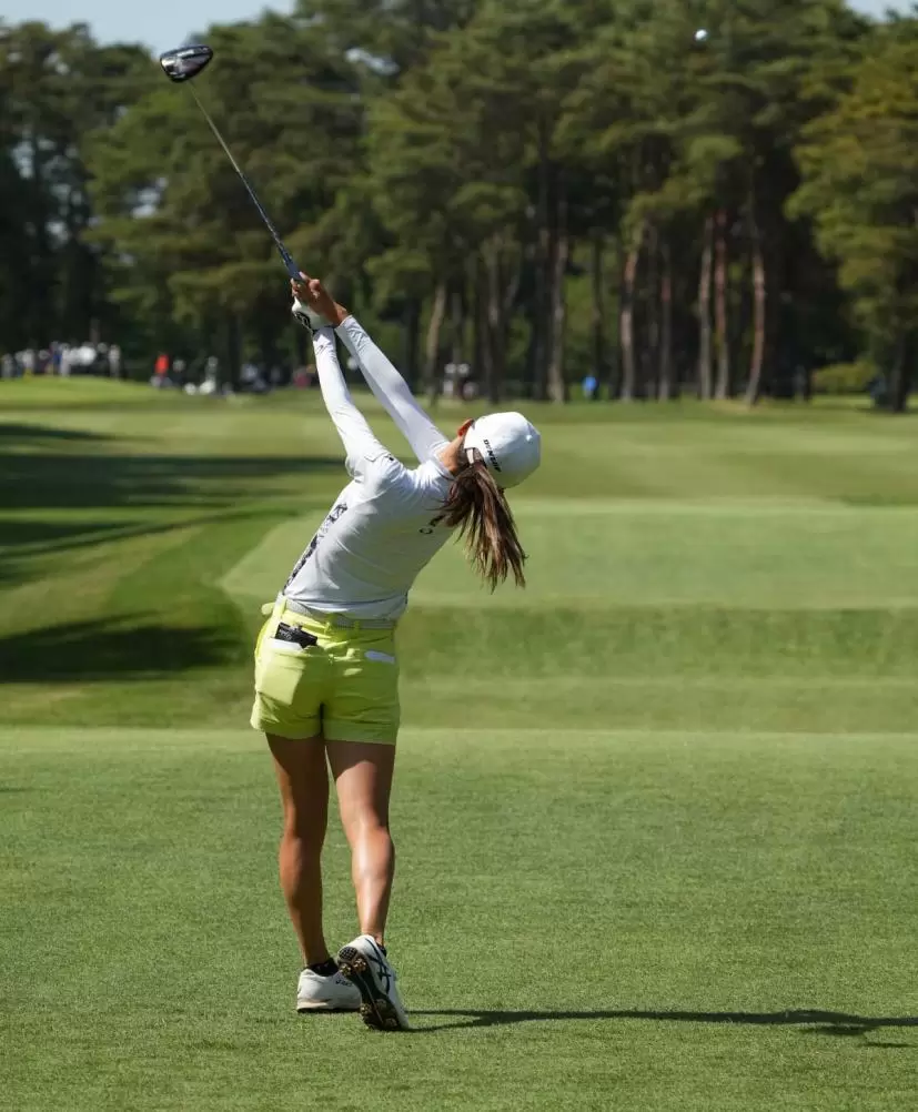 安田祐香のドライバースイング