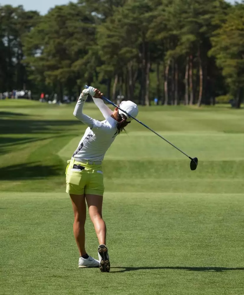 安田祐香のドライバースイング