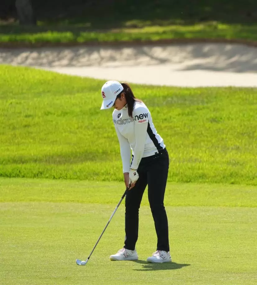 稲見萌寧のアイアンスイング