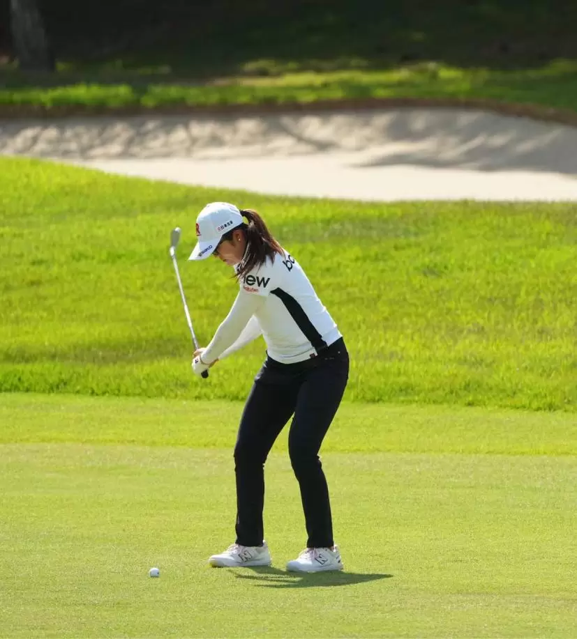 稲見萌寧のアイアンスイング