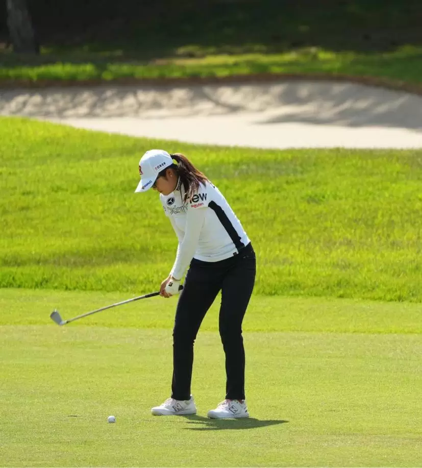 稲見萌寧のアイアンスイング