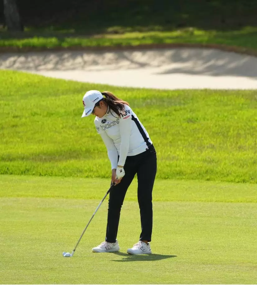 稲見萌寧のアイアンスイング