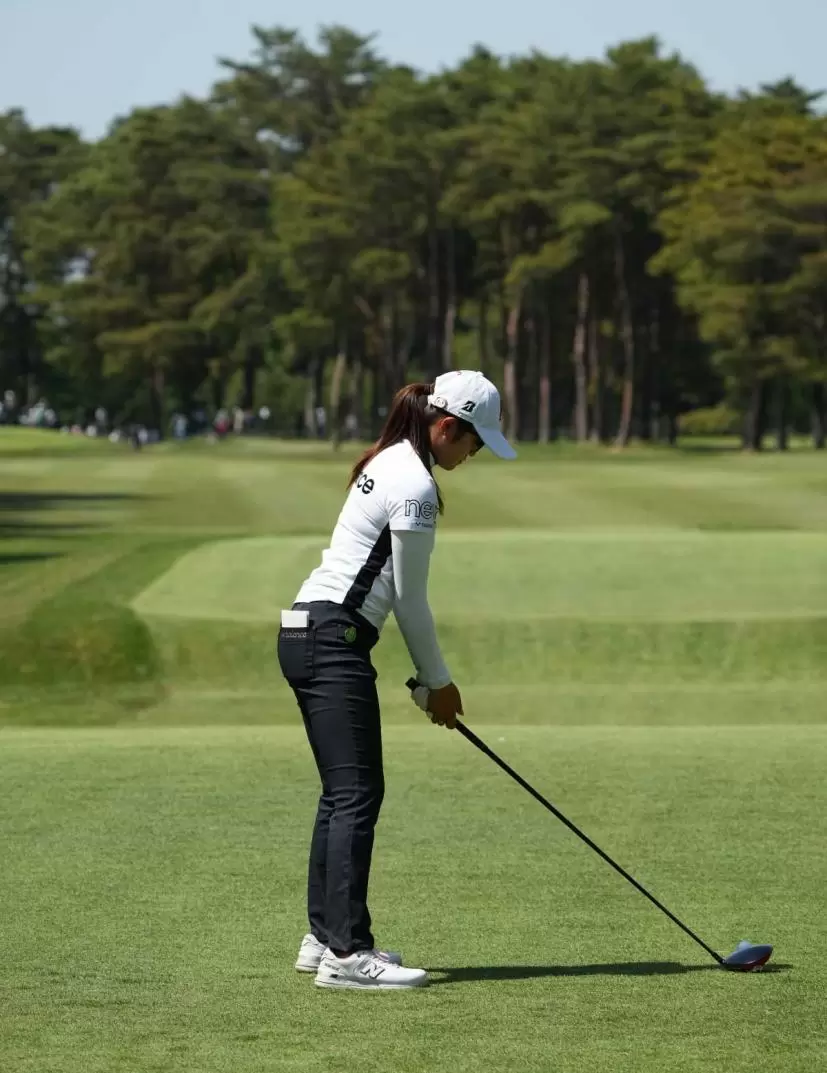 稲見萌寧のドライバースイング