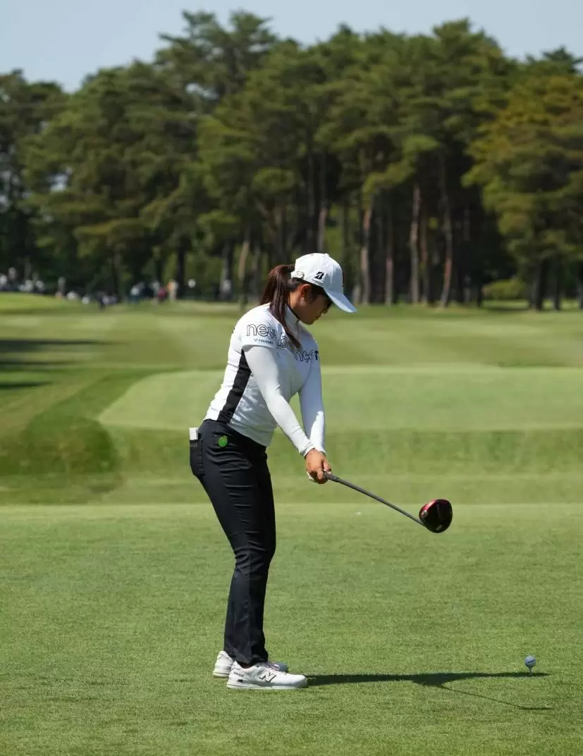 稲見萌寧のドライバースイング