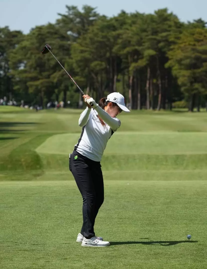 稲見萌寧のドライバースイング