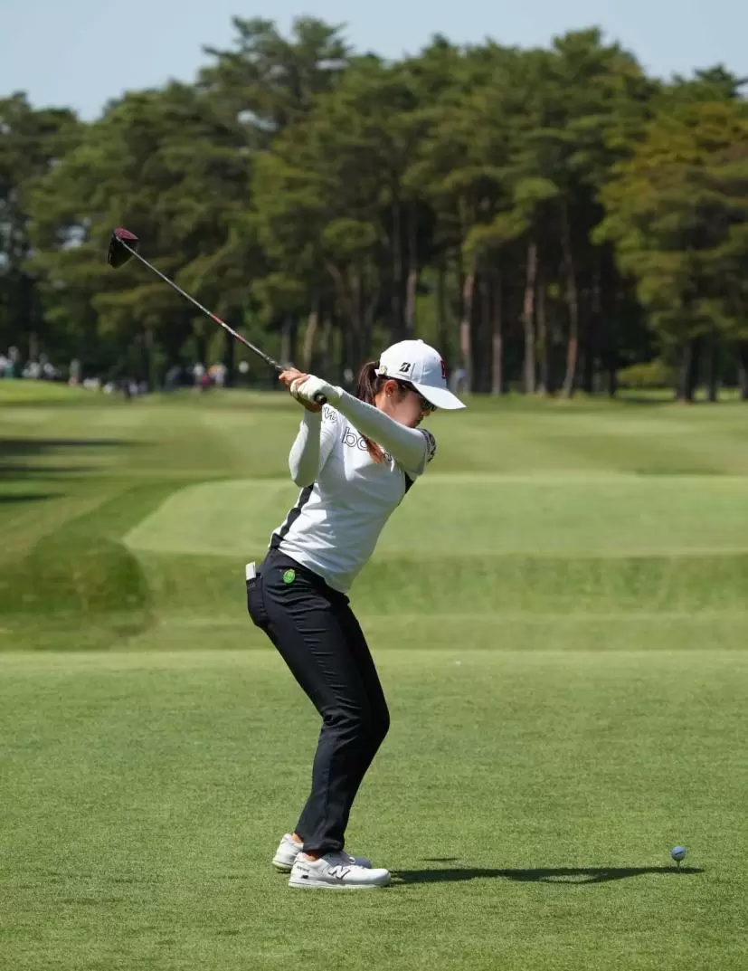 稲見萌寧のドライバースイング