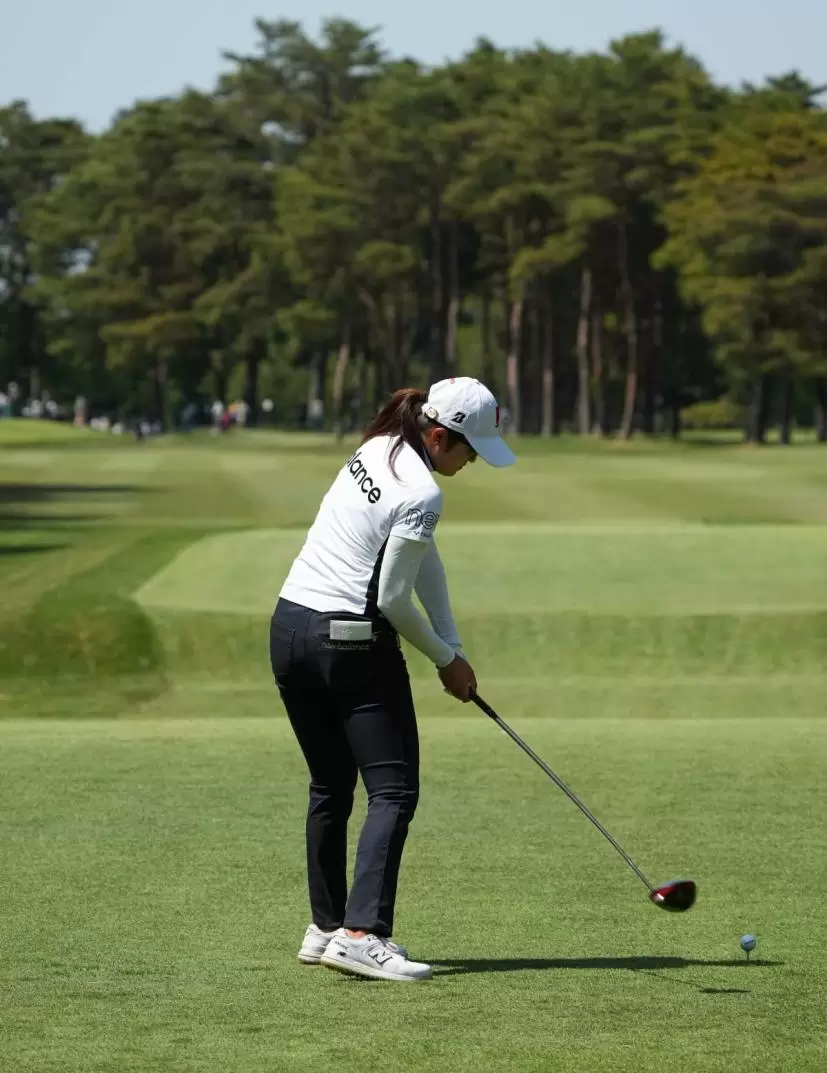 稲見萌寧のドライバースイング