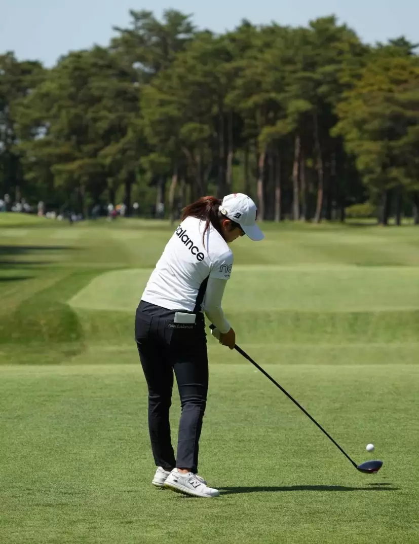 稲見萌寧のドライバースイング