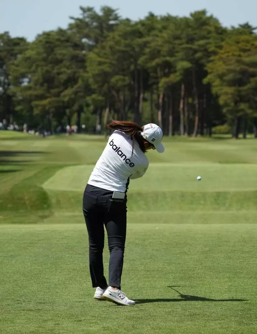 稲見萌寧のドライバースイング