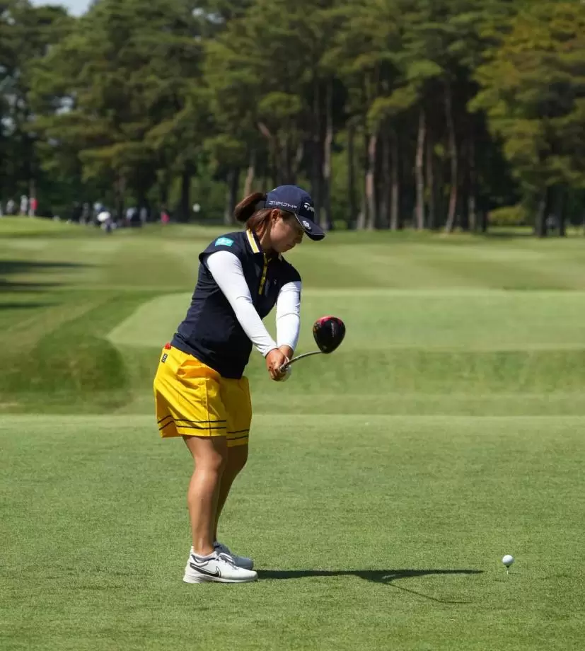 永峰咲希のドライバースイング