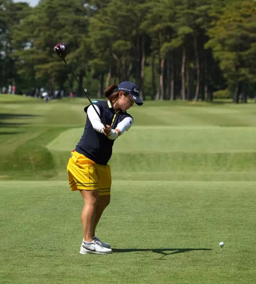 永峰咲希のドライバースイング