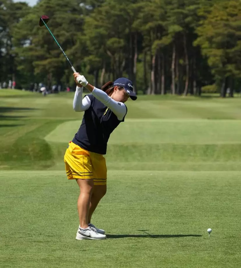 永峰咲希のドライバースイング