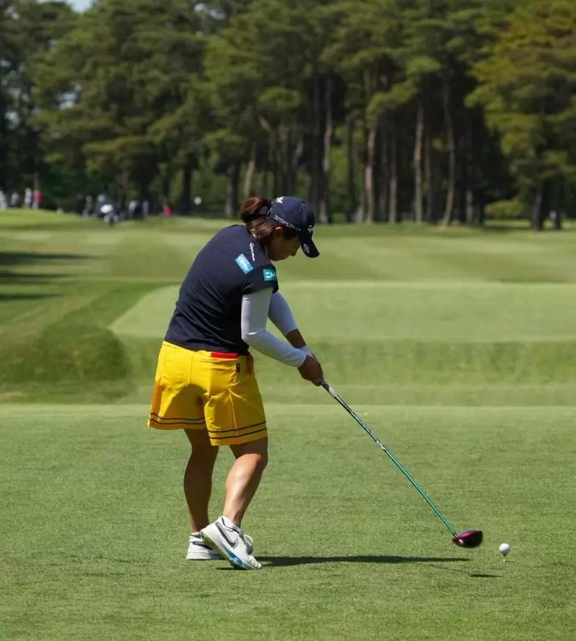 永峰咲希のドライバースイング