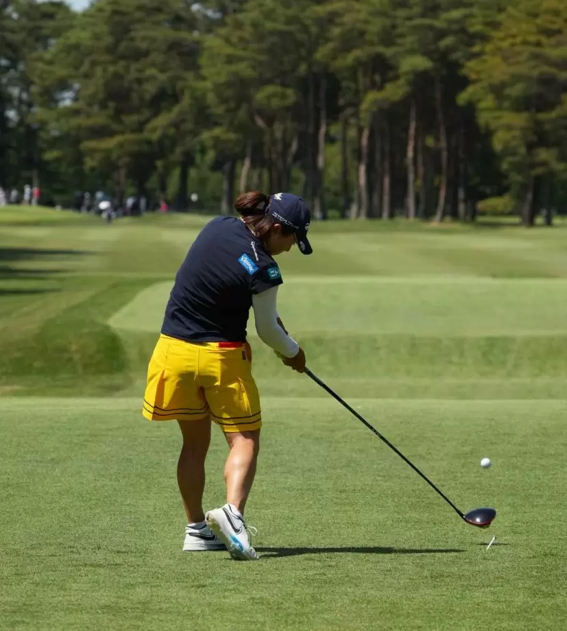 永峰咲希のドライバースイング