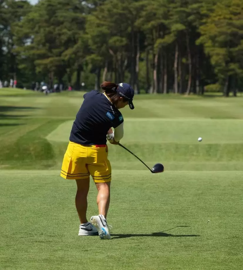 永峰咲希のドライバースイング