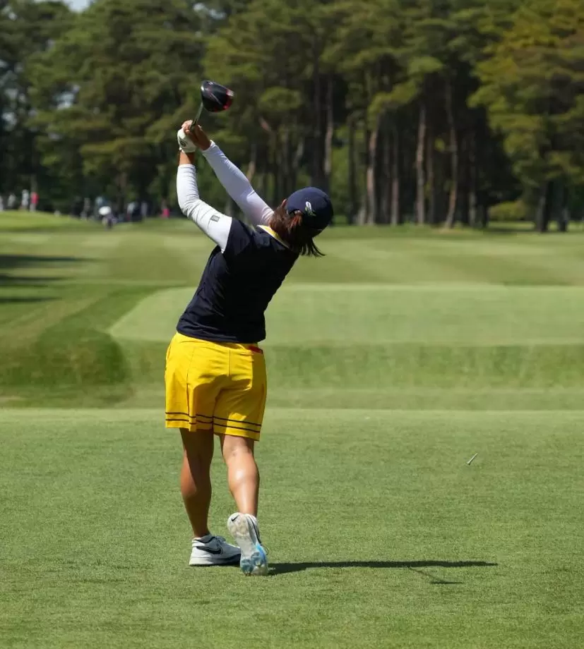 永峰咲希のドライバースイング