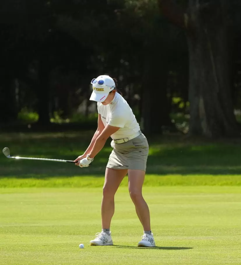 岩井千怜のアイアンスイング