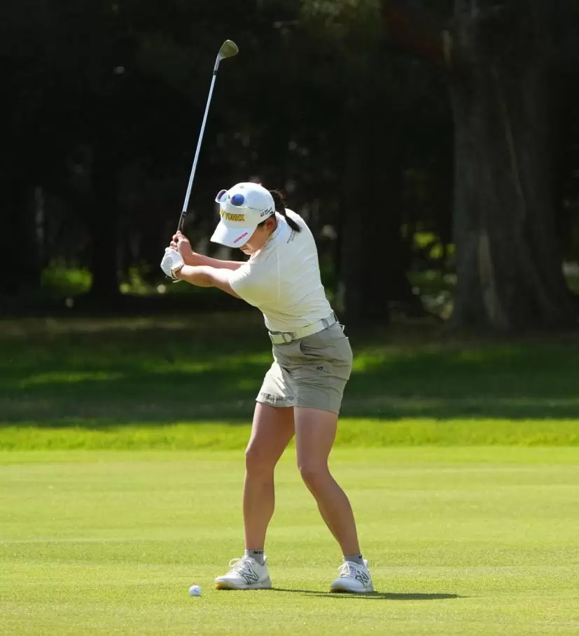 岩井千怜のアイアンスイング