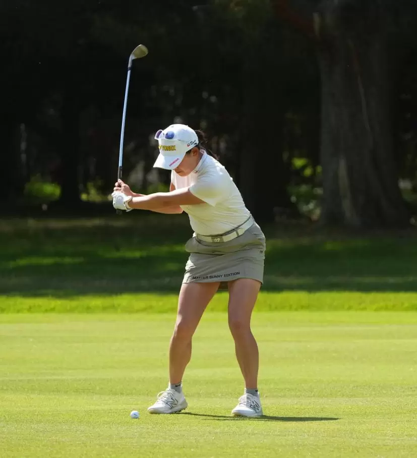 岩井千怜のアイアンスイング