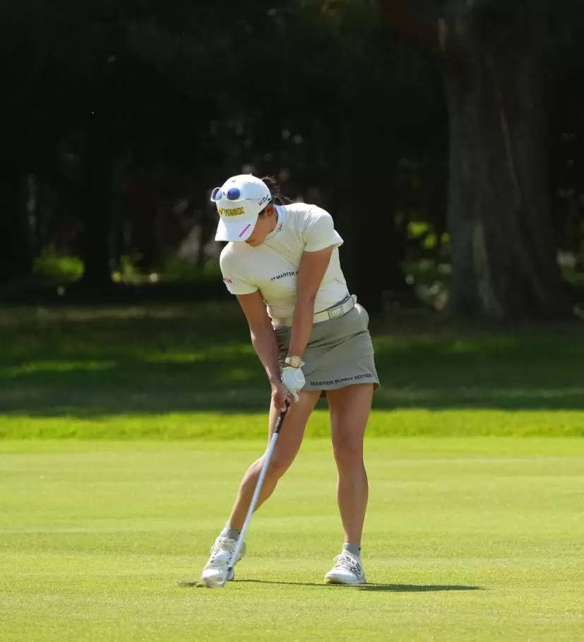 岩井千怜のアイアンスイング